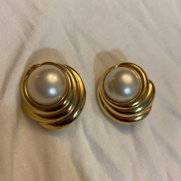 Vintage Trifari Gold Tone Faux Pearl Clip on. Earrings - Picture 3 of 6